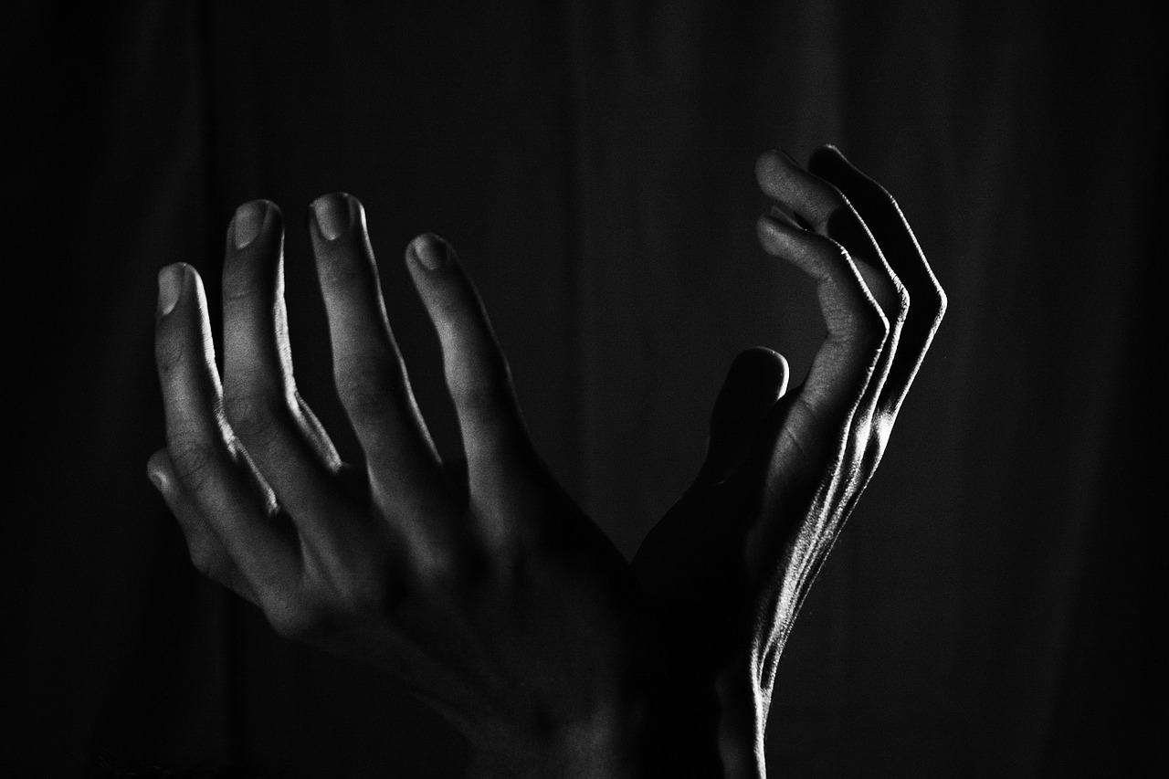 hands 2217668 1280